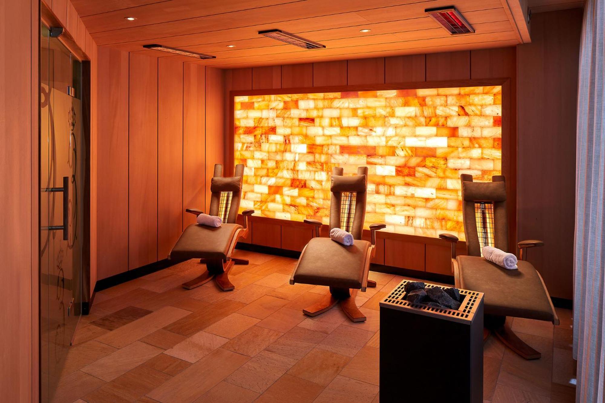 Hotel-Restaurant Erbprinz Ettlingen Exterior foto Salt room at the Four Seasons Hotel, Washington, D.C.